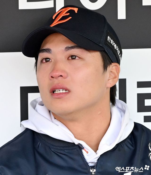 29일 오후 대전 한화생명 볼파크에서 열린 '2026 신한 SOL Bank KBO리그' 키움 히어로즈와 한화 이글스의 경기, 한화가 키움에 10:4로 승리하며 개막 2연승을 기록했다. 이날 경기에서 승리한 한화 왕옌청이 눈물을 흘리고 있다. 엑스포츠뉴스 DB