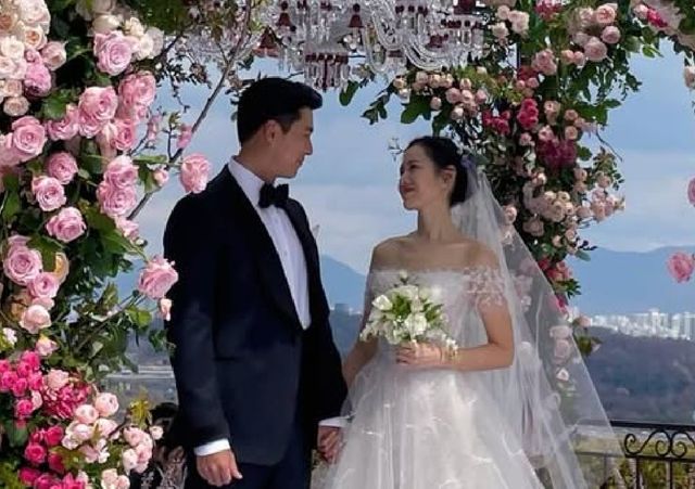 손예진이 공개한 현빈과의 결혼식 현장 사진.