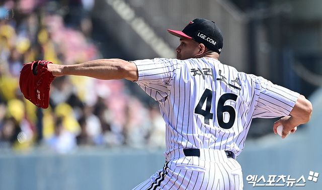 지난 28일 오후 서울 송파구 잠실야구장에서 열린 '2026 신한 SOL Bank KBO리그' KT 위즈와 LG 트윈스의 경기, 1회초 LG 선발투수 치리노스가 역투하고 있다. 엑스포츠뉴스 DB
