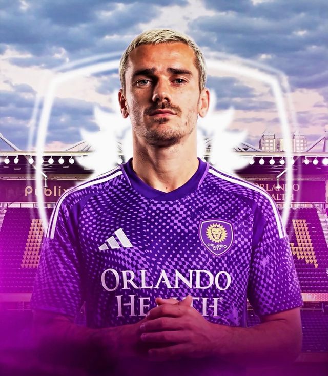 프랑스 축구대표팀에서 2018 국제축구연맹(FIFA) 러시아 월드컵 우승을 경험하고 스페인 명문 아틀레티코 마드리드 최고의 스타로 자리매김한 앙투완 그리즈만이 팀을 떠난다.&nbsp; 그리즈만의 대체자로 떠오른 건 다름아닌 한국 축구 '골든 보이' 이강인(PSG)이다.&nbsp;스페인 매체 렐레보 편집장 마테오 모레토 기자가 6일(한국시간) 자신의 사회관계망서비스(SNS) X를 통해 이강인이 여전히 아틀레티코 마드리드의 최우선 타깃이라고 전했다.&nbsp;이어 모레토는 이강인이 그리즈만을 대체할 아틀레티코의 최우선 타깃이라고 전하며 시즌 중에 갑작스럽게 팀을 떠날 수 있는 그리즈만의 거취와 맞물려 있다고 전했다.&nbsp;SNS