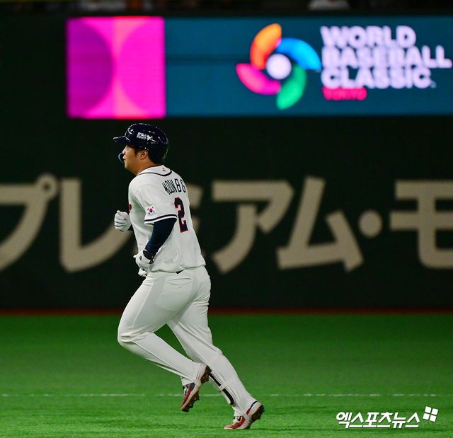 5일 오후 일본 도쿄돔에서 열린 2026 월드베이스볼클래식(WBC) C조 체코와 대한민국의 경기, 1회말 1사 만루 한국 문보경이 만루 홈런을 날리고 있다. 도쿄, 김한준 기자