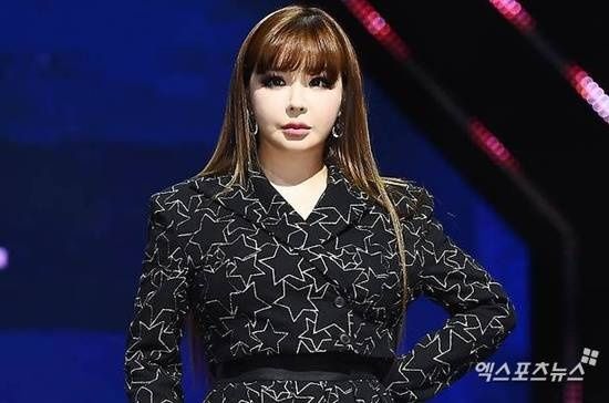 박봄