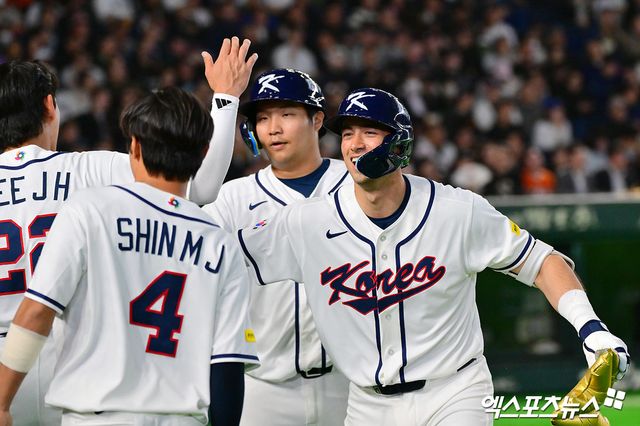 5일 오후 일본 도쿄돔에서 열린 2026 월드베이스볼클래식(WBC) C조 체코와 한국의 경기, 5회말 1사 1루 한국 위트컴이 투런 홈런을 날린 후 기뻐하고 있다. 도쿄, 김한준 기자