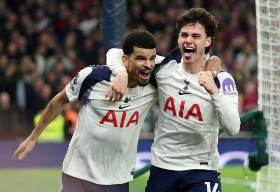 이고르 투도르 감독이 이끄는 토트넘이 6일(한국시간) 영국 런던에 있는 토트넘 홋스퍼 스타디움에서 열린 크리스털 팰리스와의 2025-2026시즌 프리미어리그 29라운드 홈 경기에서 1-3 완패를 당했다.&nbsp; 그야말로 참사다. 토트넘은 홈 경기에서 또다시 패배하며 올해 치러진 리그 경기에서 단 한 경기도 이기지 못했다. 올해 치러진 국내 대회 12경기(리그 11경기, FA컵 1경기)에서 4무 8패로 극도로 부진하다.&nbsp;연합뉴스