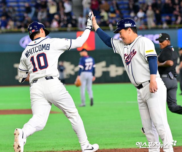5일 오후 일본 도쿄돔에서 열린 2026 월드베이스볼클래식(WBC) C조 체코와 대한민국의 경기, 3회말 1사 한국 위트컴이 솔로 홈런을 날린 후 기뻐하고 있다. 도쿄, 김한준 기자