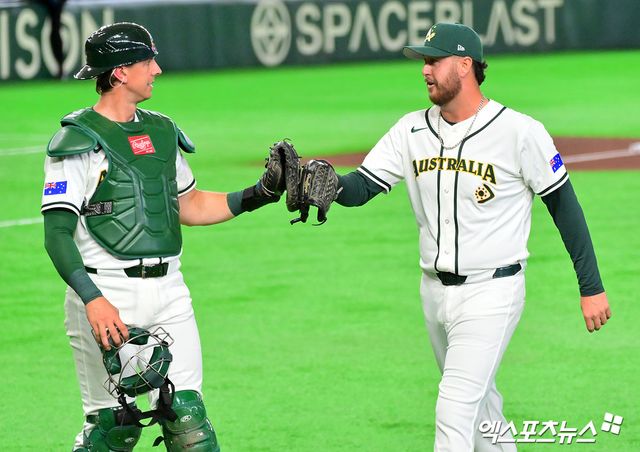 5일 오후 일본 도쿄돔에서 열린 2026 월드베이스볼클래식(WBC) C조 대만과 호주의 경기, 6회초 수비를 마친 호주 오러플린이 더그아웃으로 향하고 있다. 도쿄, 김한준 기자