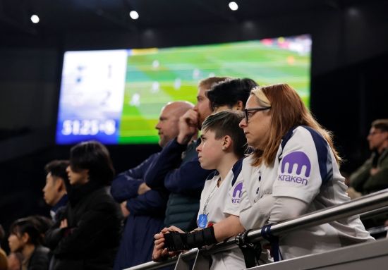 이고르 투도르 감독이 이끄는 토트넘이 6일(한국시간) 영국 런던에 있는 토트넘 홋스퍼 스타디움에서 열린 크리스털 팰리스와의 2025-2026시즌 프리미어리그 29라운드 홈 경기에서 1-3 완패를 당했다.&nbsp; 그야말로 참사다. 토트넘은 홈 경기에서 또다시 패배하며 올해 치러진 리그 경기에서 단 한 경기도 이기지 못했다. 올해 치러진 국내 대회 12경기(리그 11경기, FA컵 1경기)에서 4무 8패로 극도로 부진하다.&nbsp;연합뉴스