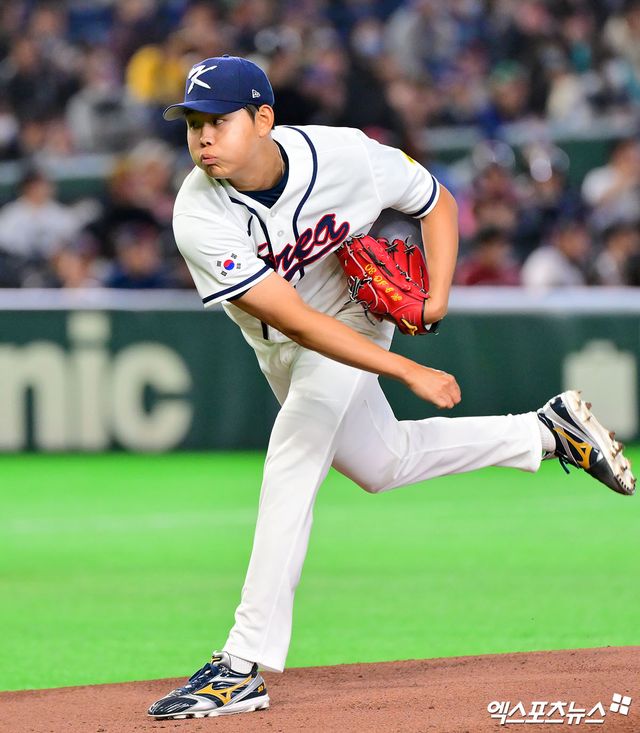 5일 오후 일본 도쿄돔에서 열린 2026 월드베이스볼클래식(WBC) C조 체코와 대한민국의 경기, 1회초 한국 선발투수 소형준이 공을 힘차게 던지고 있다. 도쿄, 김한준 기자