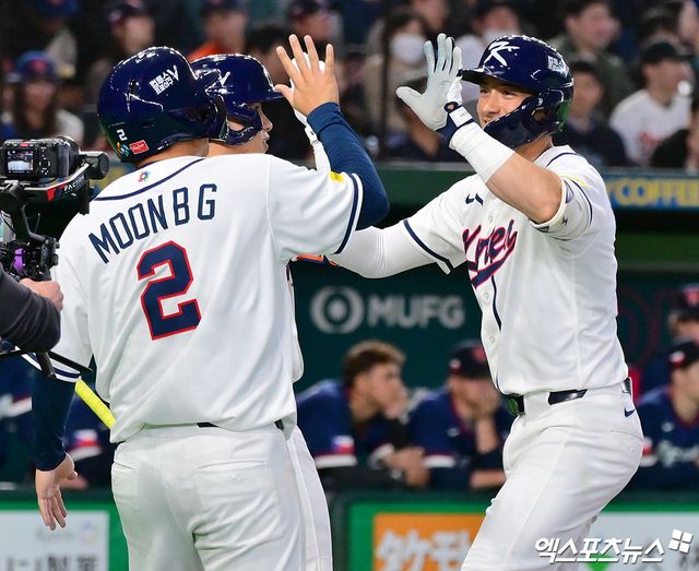5일 오후 일본 도쿄돔에서 열린 2026 월드베이스볼클래식(WBC) C조 체코와 한국의 경기, 5회말 1사 1루 한국 위트컴이 투런 홈런을 날린 후 기뻐하고 있다. 도쿄, 김한준 기자