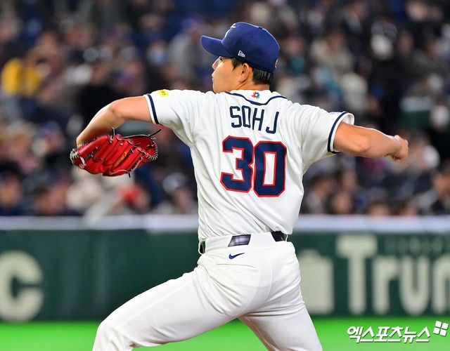 5일 오후 일본 도쿄돔에서 열린 2026 월드베이스볼클래식(WBC) C조 체코와 대한민국의 경기, 1회초 한국 선발투수 소형준이 공을 힘차게 던지고 있다. 도쿄, 김한준 기자