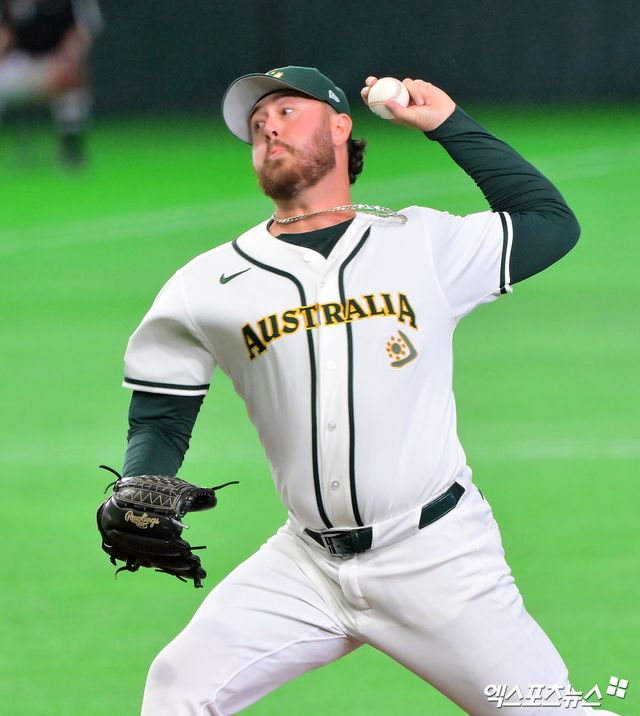 5일 오후 일본 도쿄돔에서 열린 2026 월드베이스볼클래식(WBC) C조 대만과 호주의 경기, 4회초 호주 오러플린이 공을 힘차게 던지고 있다. 도쿄, 김한준 기자