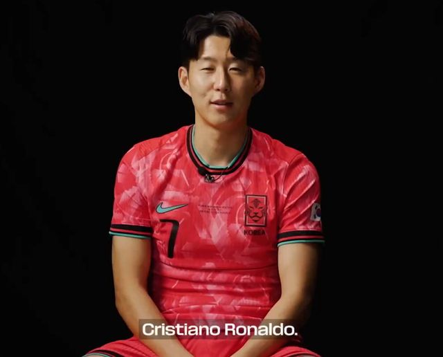 남미 매체 볼라빕은 6일(한국시간) 손흥민(LAFC)이 역대 최고의 월드컵 레전드로 리오넬 메시(인터 마이애미)가 아닌 크리스티아누 호날두(알나스르)를 택했다고 보도했다. 매체에 따르면 2026 국제축구연맹(FIFA) 북중미 월드컵(캐나다·미국·멕시코 공동개최) 개막일이 100일도 남지 않자 FIFA는 각국 국가대표팀 선수들에게 월드컵 최고 레전드 중 한 명을 선택해 줄 것을 요청했고 손흥민은 평소 우상으로 삼던 호날두를 택해 눈길을 끌었다. FIFA SNS