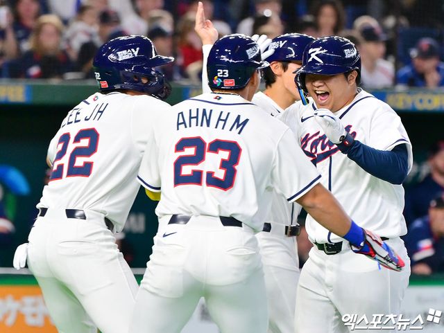 5일 오후 일본 도쿄돔에서 열린 2026 월드베이스볼클래식(WBC) C조 체코와 대한민국의 경기, 1회말 1사 만루 한국 문보경이 만루 홈런을 날린 후 기뻐하고 있다. 도쿄, 김한준 기자