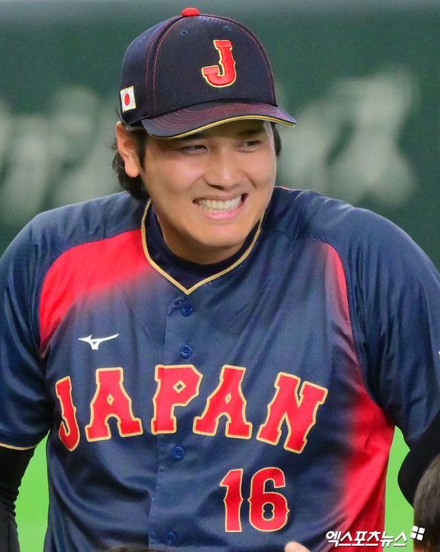 6일 오후 일본 도쿄돔에서 열린 2026 월드베이스볼클래식(WBC) C조 대만과 일본의 경기, 일본 오타니가 도열을 하고 있다. 도쿄, 김한준 기자