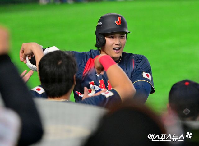 6일 오후 일본 도쿄돔에서 열린 2026 월드베이스볼클래식(WBC) C조 대만과 일본의 경기, 2회초 1사 만루 일본 오타니가 만루 홈런을 날린 후 기뻐하고 있다. 도쿄, 김한준 기자