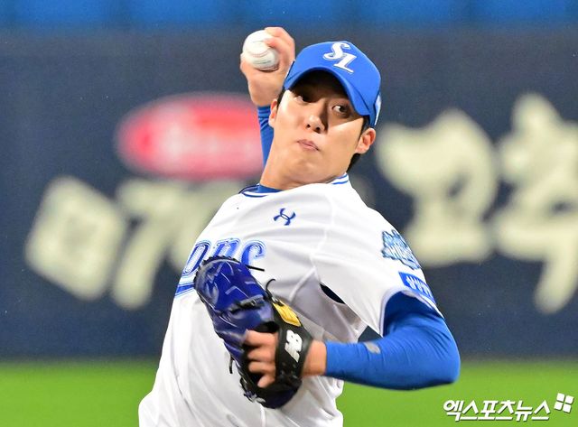 삼성 라이온즈 우완투수 원태인이 서울 청담 리온정형외과에서 재검진을 받은 결과 팔꿈치 손상 부위가 90% 이상 회복됐다는 소견이 나왔다. 오는 8일부터 캐치볼 훈련이 가능하다. 상태에 따라 단계별 투구 프로그램(ITP)을 진행할 예정이다. 엑스포츠뉴스 DB