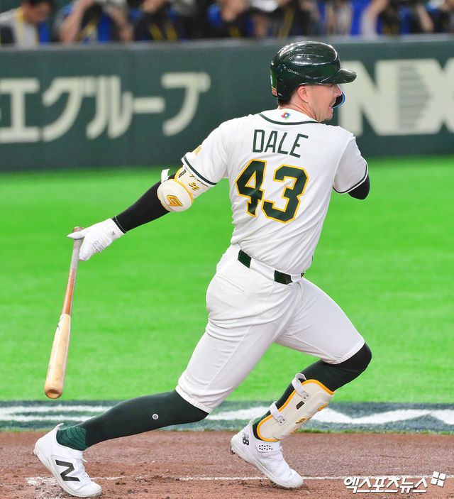 5일 오후 일본 도쿄돔에서 열린 2026 월드베이스볼클래식(WBC) C조 대만과 호주의 경기, 2회말 호주 데일이 타격을 하고 있다. 결과는 2루수 땅볼 아웃. 일본 도쿄, 김한준 기자