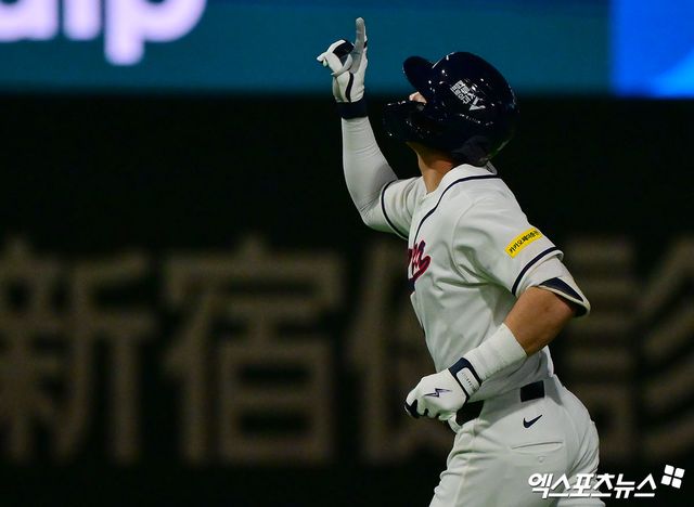 한국은 7일 오후 7시 일본 도쿄돔에서 열리는 WBC 조별리그 2차전에서 김도영(지명타자)~저마이 존스(좌익수)~이정후(중견수)~안현민(우익수)~셰이 위트컴(3루수)~문보경(1루수)~김주원(유격수)~박동원(포수)~김혜성(2루수)으로 이어지는 선발 타순으로 일본 선발 투수 좌완 기쿠치 유세이와 맞붙는다.&nbsp;류지현 야구대표팀 감독은 '기쿠치는 데이터를 살펴봤는데 피안타율 자체는 좌타자와 우타자 차이가 크지 않았다. 하지만, 하드히트 비율을 보면 우타자가 43%, 좌타자가 35%로 우타가 조금 유리한 지표가 나왔다. 쿠치의 주 구종이 슬라이더라 우타자 쪽이 상대적으로 유리하다고 판단했다'고 했다. 도쿄, 김한준 기자