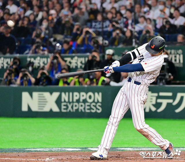 류지현 감독이 이끄는 한국 야구대표팀은 7일 일본 도쿄의 도쿄돔에서 열린 2026 월드베이스볼클래식(WBC) 조별리그 C조 일본과의 2차전에서 6-8로 졌다. 이날 오타니 쇼헤이(LA다저스)는 1번 타자로 나와 2타수 2안타 1홈런 1타점을 비롯해 4타석 모두 출루하면서 한일전 승리의 일등공신이 됐다. 경기 후 오타니는 한국 대표팀에 대해 존경을 표하며 일본만큼이나 정교하고 멋진 팀이라고 평가하면서 눈길을 끌었다. 도쿄, 김한준 기자