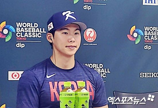 2026 월드베이스볼클래식 한국 야구대표팀 내야수 김혜성이 7일 일본 도쿄돔에서 열리는 한일전에 9번 타자 2루수로 선발 출전한다. 김혜성은 LA 다저스 팀 동료 오타니 쇼헤이와 맞대결에 대해 오타니의 타구를 모두 잡고 삼진을 당하길 바란다며 한일전 필승 의지를 다졌다. 도쿄, 김근한 기자