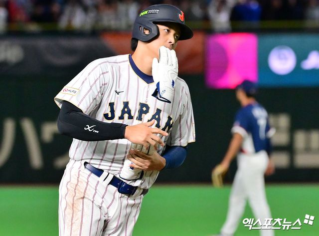 류지현 감독이 이끄는 한국 야구대표팀은 7일 일본 도쿄의 도쿄돔에서 열린 2026 월드베이스볼클래식(WBC) 조별리그 C조 일본과의 2차전에서 6-8로 졌다. 이날 오타니 쇼헤이(LA다저스)는 1번 타자로 나와 2타수 2안타 1홈런 1타점을 비롯해 4타석 모두 출루하면서 한일전 승리의 일등공신이 됐다. 경기 후 오타니는 한국 대표팀에 대해 존경을 표하며 일본만큼이나 정교하고 멋진 팀이라고 평가하면서 눈길을 끌었다. 도쿄, 김한준 기자