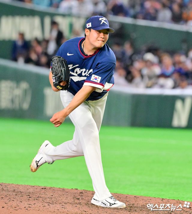 7일 오후 일본 도쿄돔에서 열린 2026 월드베이스볼클래식(WBC) C조 한국과 일본의 경기, 7회말 2사 1,3루 한국 김영규가 공을 힘차게 던지고 있다. 도쿄, 김한준 기자