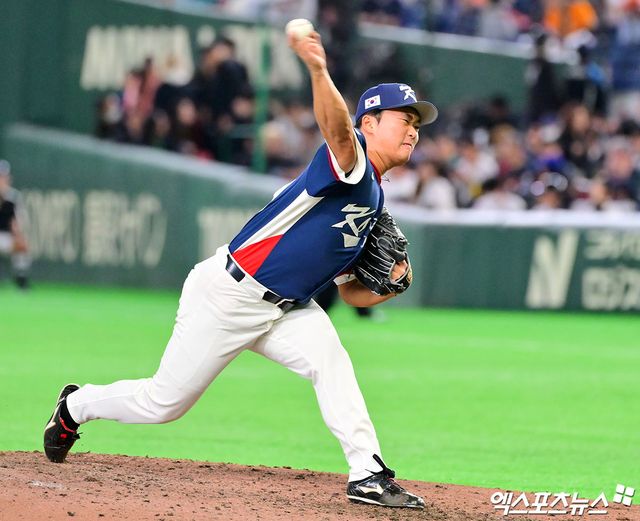 7일 오후 일본 도쿄돔에서 열린 2026 월드베이스볼클래식(WBC) C조 한국과 일본의 경기, 6회말 한국 고우석이 공을 힘차게 던지고 있다. 도쿄, 김한준 기자