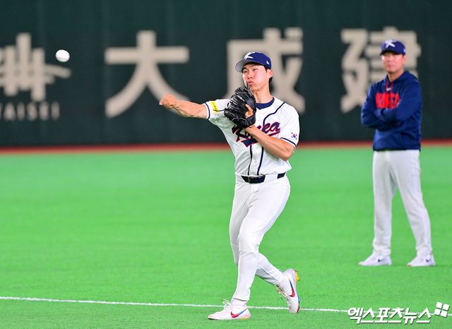 2026 월드베이스볼클래식 한국 야구대표팀 내야수 김혜성이 7일 일본 도쿄돔에서 열리는 한일전에 9번 타자 2루수로 선발 출전한다. 김혜성은 LA 다저스 팀 동료 오타니 쇼헤이와 맞대결에 대해 오타니의 타구를 모두 잡고 삼진을 당하길 바란다며 한일전 필승 의지를 다졌다. 도쿄, 김한준 기자