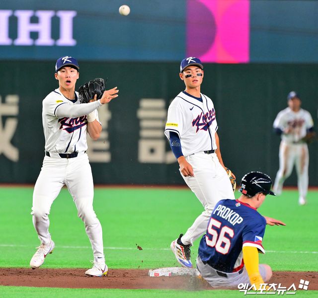 2026 월드베이스볼클래식 한국 야구대표팀 내야수 김혜성이 7일 일본 도쿄돔에서 열리는 한일전에 9번 타자 2루수로 선발 출전한다. 김혜성은 LA 다저스 팀 동료 오타니 쇼헤이와 맞대결에 대해 오타니의 타구를 모두 잡고 삼진을 당하길 바란다며 한일전 필승 의지를 다졌다. 도쿄, 김한준 기자