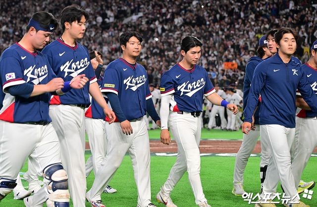 7일 오후 일본 도쿄돔에서 열린 2026 월드베이스볼클래식(WBC) C조 한국과 일본의 경기, 한국이 일본에 6:8로 패배했다. 경기종료 후 한국 선수들이 아쉬워하고 있다. 도쿄, 김한준 기자