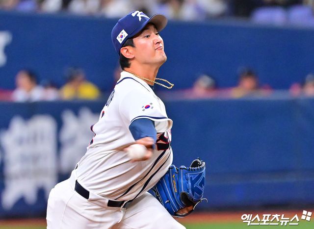 한국은 7일 오후 7시 일본 도쿄돔에서 열리는 WBC 조별리그 2차전에서 김도영(지명타자)~저마이 존스(좌익수)~이정후(중견수)~안현민(우익수)~셰이 위트컴(3루수)~문보경(1루수)~김주원(유격수)~박동원(포수)~김혜성(2루수)으로 이어지는 선발 타순으로 일본 선발 투수 좌완 기쿠치 유세이와 맞붙는다.&nbsp;류지현 야구대표팀 감독은 '기쿠치는 데이터를 살펴봤는데 피안타율 자체는 좌타자와 우타자 차이가 크지 않았다. 하지만, 하드히트 비율을 보면 우타자가 43%, 좌타자가 35%로 우타가 조금 유리한 지표가 나왔다. 쿠치의 주 구종이 슬라이더라 우타자 쪽이 상대적으로 유리하다고 판단했다'고 했다. 도쿄, 김한준 기자