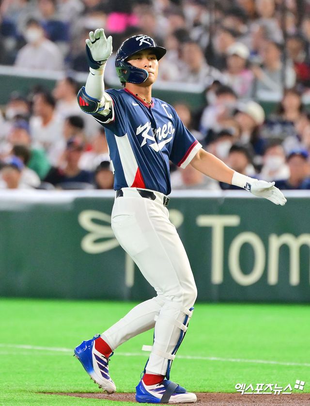 7일 오후 일본 도쿄돔에서 열린 2026 월드베이스볼클래식(WBC) C조 한국과 일본의 경기, 1회초 무사 1,3루 한국 이정후가 1타점 적시타를 날리고 있다. 도쿄, 김한준 기자