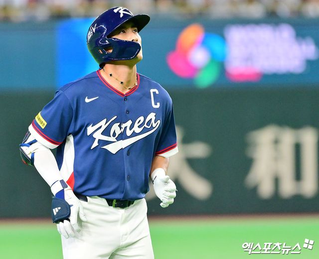 7일 오후 일본 도쿄돔에서 열린 2026 월드베이스볼클래식(WBC) C조 한국과 일본의 경기, 3회초 무사 1루 한국 이정후가 중견수 플라이로 아웃된 후 아쉬워하고 있다. 도쿄, 김한준 기자