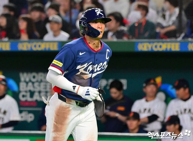 7일 오후 일본 도쿄돔에서 열린 2026 월드베이스볼클래식(WBC) C조 한국과 일본의 경기, 8회초 2사 1,2루 한국 이정후가 김주원의 1타점 적시타때 득점에 성공하고 있다. 도쿄, 김한준 기자