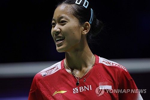 안세영(세계 1위)은 6일(한국시간) 영국 버밍엄 유틸리타 아레나에서 열린 2026 세계배드민턴연맹(BWF) 월드투어 전영 오픈(슈퍼 1000) 여자 단식 8강에서 인도네시아의 푸트리 쿠수마 와르다니(세계 8위)를 게임스코어 2-0(21-11 21-14)오 꺾고 준결승에 진출했다. 이날 안세영은 인도네시아 배드민턴 여자 단식 최강자 와르다니 상대로 9전 전승을 기록했다. 안세영에게 또 패하자 와르다니는 아직까지 안세영을 이길 방법을 찾지 못했다고 고백했다. 연합뉴스