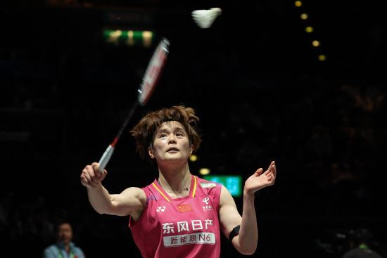 안세영(삼성생명·세계 1위)은 9일(한국시간) 영국 버밍엄의 유틸리타 아레나에서 열린 2026 세계배드민턴연맹(BWF) 월드투어 전영 오픈 여자단식 결승에서 중국의 왕즈이(세계 2위)에게 게임스코어 0-2(15-21 19-21) 충격패를 당했다. 종전까지 왕즈이 상대로 10연승을 달리고 있던 안세영은 2024년 12월 월드투어 파이널 준결승 이후 처음으로 왕즈이에게 패배를 맛봤다. 이날 왕즈이에게 지면서 지난 대회 챔피언 안세영은 전영 오픈 여자단식 연패와 한국 최초 3회 우승 도전이 좌절됐다. 연합뉴스