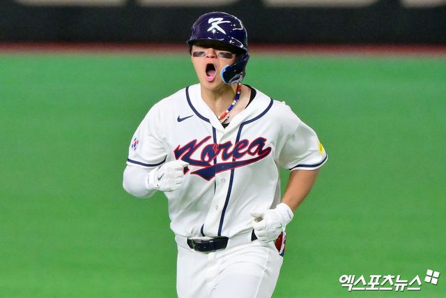 8일 오후 일본 도쿄돔에서 열린 2026 월드베이스볼클래식(WBC) C조 한국과 대만의 경기, 6회말 1사 1루 한국 김도영이 투런 홈런을 날린 후 기뻐하고 있다. 도쿄, 김한준 기자