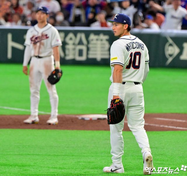 한국 야구가 대만에 덜미를 잡히면서 월드베이스볼클래식(WBC) 8강 진출이 불투명해졌다. 한국은 8일 일본 도쿄돔에서 열린 2026 WBC 조별리그 C조 대만과 경기에서 10회 승부치기 접전 끝에 4-5로 졌다. 1승 2패에 그친 한국은 9일 오후 7시 같은 장소에서 호주(2승)와 조별리그 최종전을 치른다. 만일 호주가 8일 오후 7시 일본(2승)과 경기에서 이기면 한국은 조별리그에서 탈락한다. 호주가 일본에 질 경우, 한국이 9일 호주를 제압하면 한국과 대만, 호주가 2승 2패 동률이 된다. 도쿄, 김한준 기자