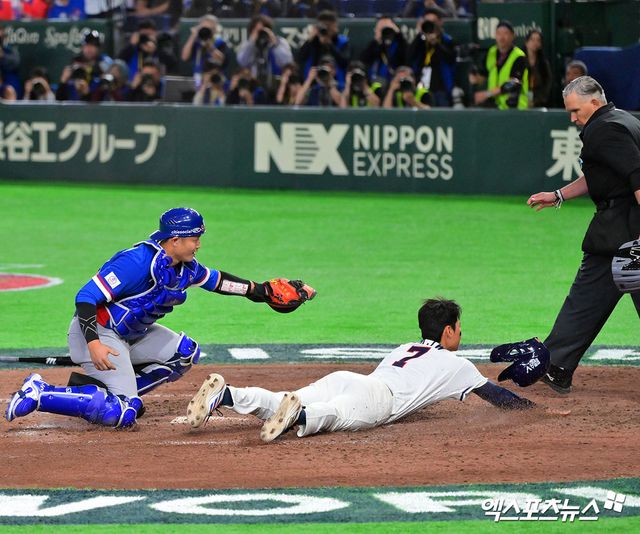 8일 오후 일본 도쿄돔에서 열린 2026 월드베이스볼클래식(WBC) C조 한국과 대만의 경기, 10회말 1사 3루 한국 김주원이 김혜성의 내야땅볼때 홈쇄도를 했지만 태그 아웃을 당하고 있다. 도쿄, 김한준 기자