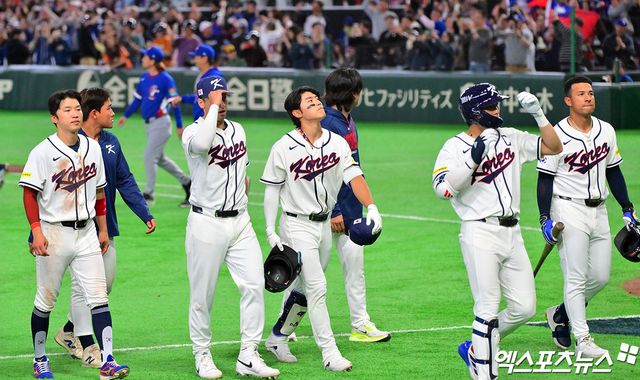 8일 오후 일본 도쿄돔에서 열린 2026 월드베이스볼클래식(WBC) C조 한국과 대만의 경기, 한국이 승부치기까지 가는 끝에 대만에 4:5 역전패를 당했다. 한국 선수들이 아쉬워하고 있다. 도쿄, 김한준 기자