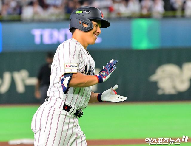 7일 오후 일본 도쿄돔에서 열린 2026 월드베이스볼클래식(WBC) C조 한국과 일본의 경기, 3회말 2사 일본 요시다가 솔로 홈런을 날린 후 그라운드를 돌고 있다. 도쿄, 김한준 기자