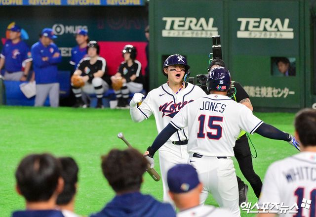 8일 오후 일본 도쿄돔에서 열린 2026 월드베이스볼클래식(WBC) C조 한국과 대만의 경기, 6회말 1사 1루 한국 김도영이 투런 홈런을 날린 후 기뻐하고 있다. 도쿄, 김한준 기자