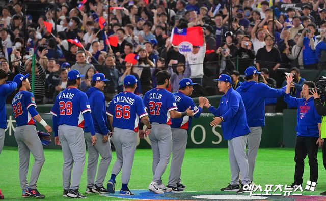8일 오후 일본 도쿄돔에서 열린 2026 월드베이스볼클래식(WBC) C조 한국과 대만의 경기, 한국이 승부치기까지 가는 끝에 대만에 4:5 역전패를 당했다. 대만 선수단이 기뻐하고 있다. 도쿄, 김한준 기자