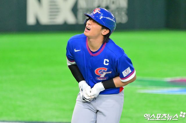 지난 5일 오후 일본 도쿄돔에서 열린 2026 월드베이스볼클래식(WBC) C조 대만과 호주의 경기, 6회초 2사 1루 대만 천제셴이 사구에 맞은 후 고통스러워하고 있다. 엑스포츠뉴스 DB