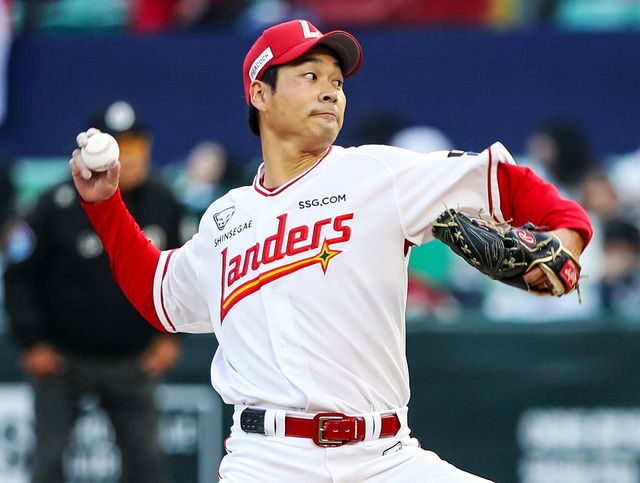 SSG 랜더스 일본인 투수 타케다 쇼타가 1일 인천 SSG랜더스필드에서 열린 2026 신한 SOL KBO리그 키움 히어로즈와의 팀 간 2차전에 선발등판,&nbsp;⅔이닝 9피안타 1볼넷 5탈삼진 5실점을 기록했다. 사진 SSG 랜더스