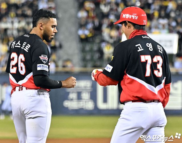 31일 오후 서울 송파구 잠실야구장에서 열린 '2026 신한 SOL Bank KBO리그' KIA 타이거즈와 LG 트윈스의 경기, 4회초 2사 1루 KIA 카스트로가 김선빈의 중전안타때 3루까지 진루하고 있다. 잠실, 김한준 기자