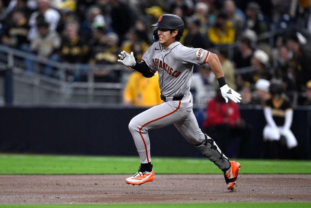 미국 메이저리그 샌프란시스코 자이언츠의 이정후가 1일(한국시간) 미국&nbsp;캘리포니아 주 샌디에이고의 펫코 파크에서 열린 2026 메이저리그 샌디에이고 파드리스와의 원정 경기에 6번타자 겸 우익수로 선발출전, 5타수 3안타 3타점을 기록했다. 사진 연합뉴스