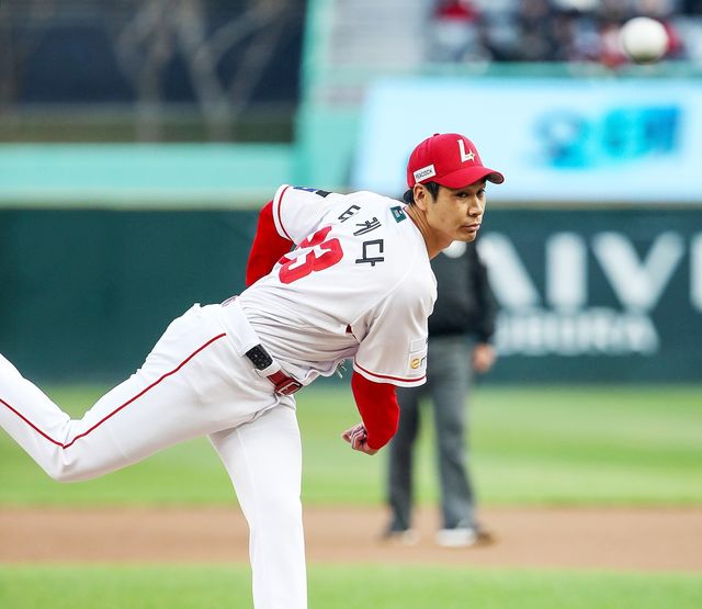 SSG 랜더스 일본인 투수 타케다 쇼타가 1일 인천 SSG랜더스필드에서 열린 2026 신한 SOL KBO리그 키움 히어로즈와의 팀 간 2차전에 선발등판,&nbsp;⅔이닝 9피안타 1볼넷 5탈삼진 5실점을 기록했다. 사진 SSG 랜더스