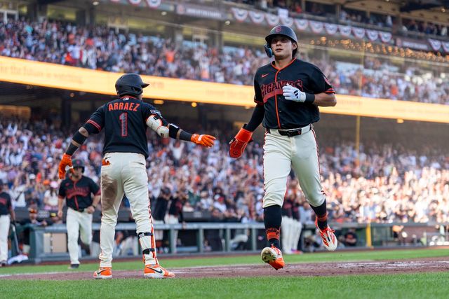 미국 메이저리그 샌프란시스코 자이언츠의 이정후가 1일(한국시간) 미국&nbsp;캘리포니아 주 샌디에이고의 펫코 파크에서 열린 2026 메이저리그 샌디에이고 파드리스와의 원정 경기에 6번타자 겸 우익수로 선발출전, 5타수 3안타 3타점을 기록했다. 사진 연합뉴스