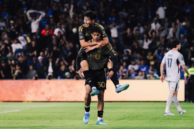 LAFC가 8일(한국시간) 미국 캘리포니아주 로스앤젤레스에 있는 BMO 스타디움에서 열린 크루스 아술(멕시코)과의 2026 북중미카리브해연맹(CONCACAF) 챔피언스컵 8강 1차전에서 손흥민의 결승 골을 앞세워 3-0 완승을 거뒀다.&nbsp; 이 대회 디펜딩 챔피언 크루스 아술을 상대로 LAFC는 빠르고 날카로운 역습을 무기로 골망을 흔들며 4강 진출 가능성을 한껏 높였다.&nbsp; 손흥민은 레알 에스파냐(온두라스)와의 대회 1라운드 1차전 당시 페널티킥 득점 이후 기나긴 침묵을 11경기 만에 깨며 시즌 2호골을 터뜨렸다. 시즌 첫 필드골이기도 하다.&nbsp;LAFC